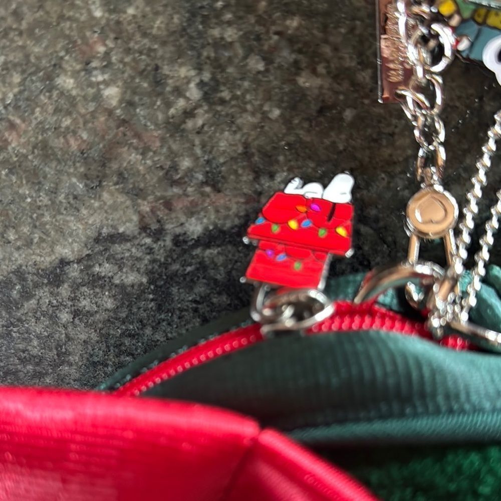 Harveys Peanuts Convertible  Crossbody / Snoopy Wreath - Picture 7 of 10
